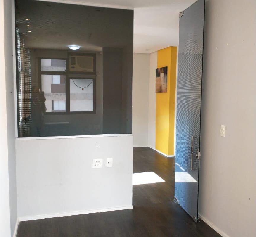 Sala Comercial Reformada | 40 m² | 1 Vaga | Próxima ao Consulado Americano | Chácara Santo