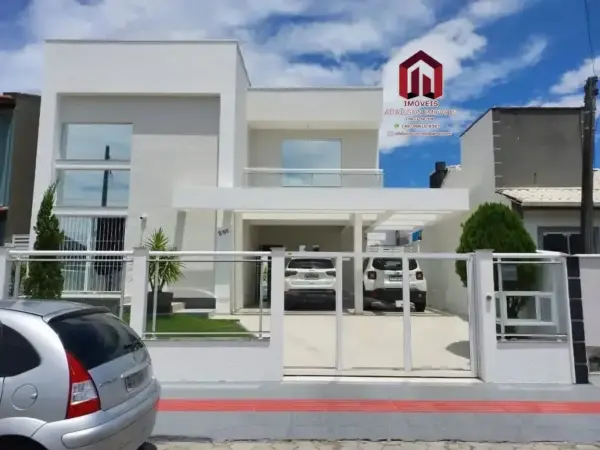 EXCELENTE CASA COM 4 DORMITORIOS  PARA A VENDA – EM FLORIANOPOLIS SC BRASIL