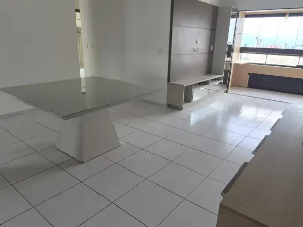 Apartamento com 3 Suites e 2 Vagas. Ventilado, vista livre andar alto. Bairro dos Estados
