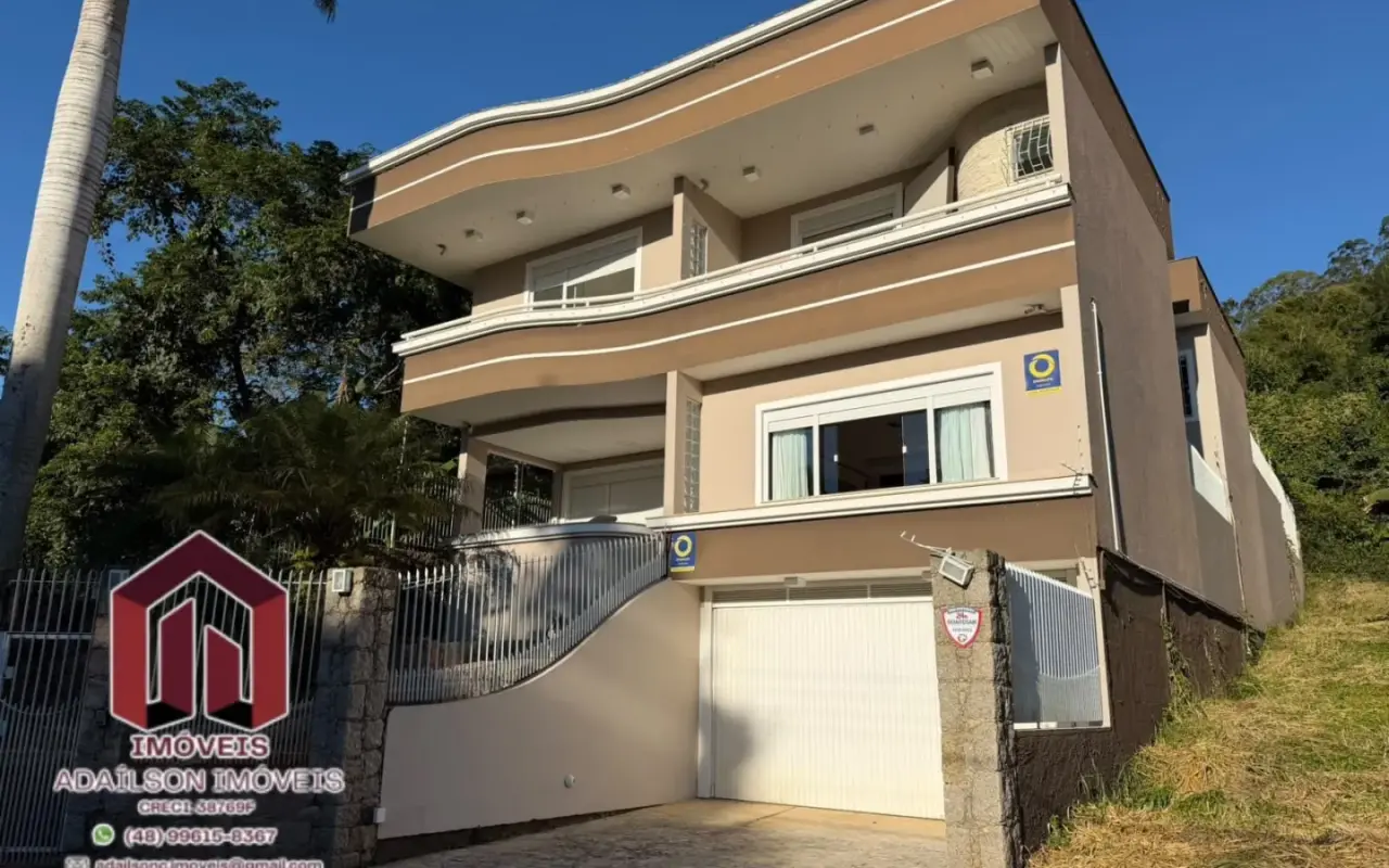 Linda casa com  dormitórios um suite a venda em Florianópolis bairro córrego Grande