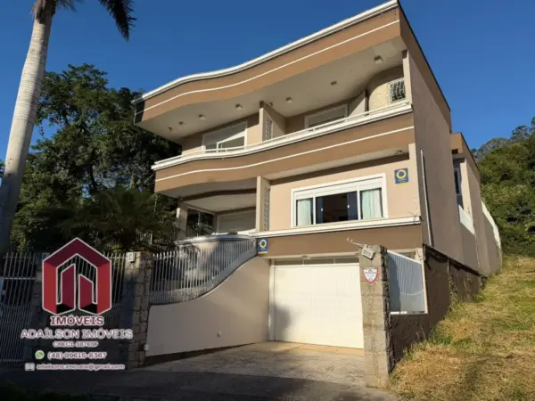 Linda casa com  dormitórios um suite a venda em Florianópolis bairro córrego Grande