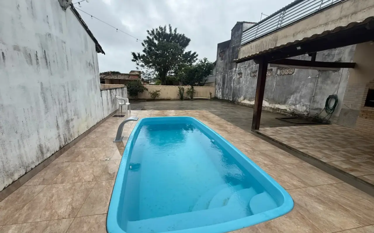 CASA Á VENDA EM CONDOMÍNIO POR R$ 300.000