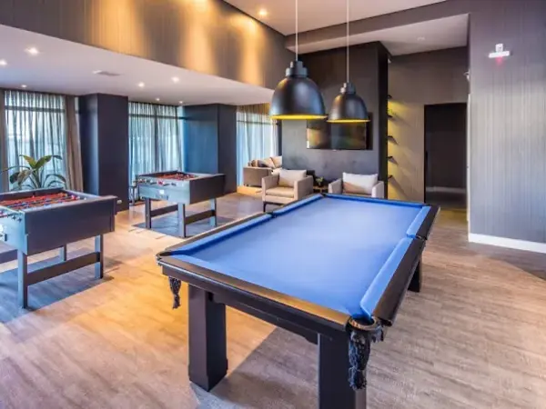 Viva a Experiência Club House no Coração da Praia Brava