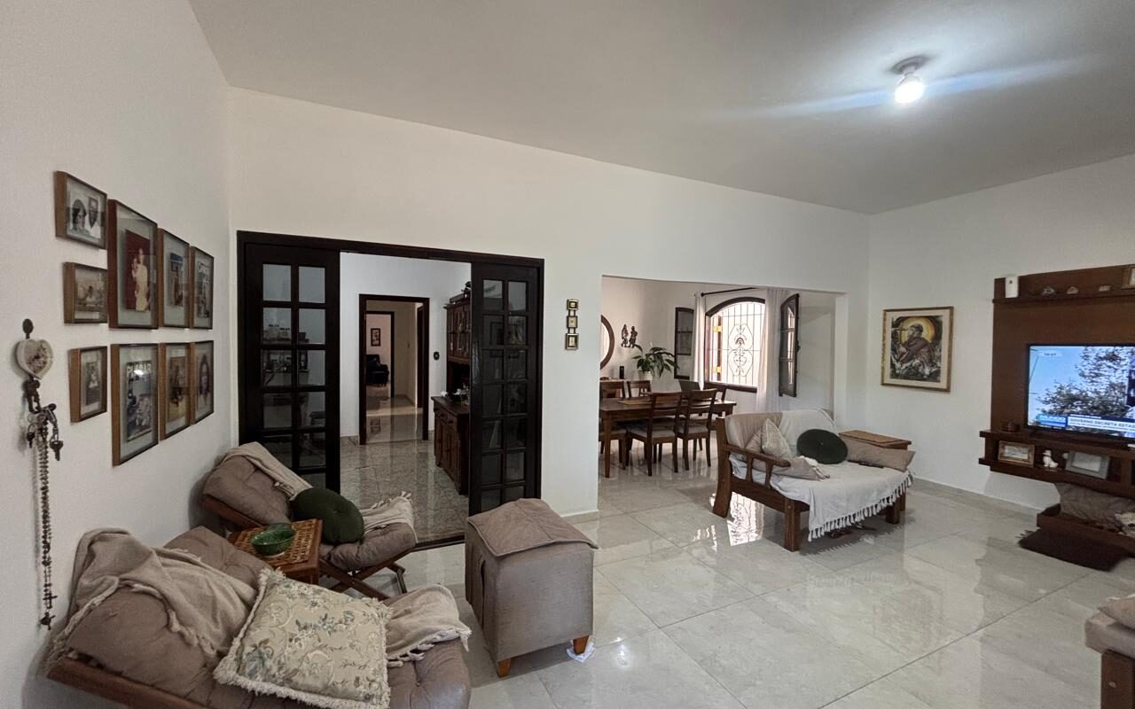 Excelente casa no jardim Paraíba em Aparecida/SP
