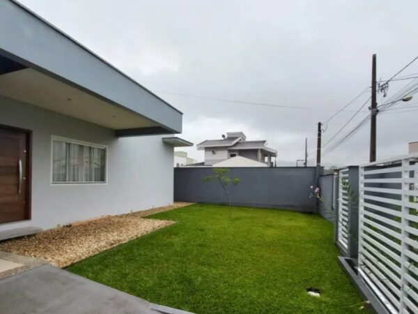 Casa semi mobiliada. Suíte mais dois quartos