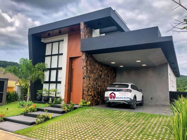 CASA PRONTA COLINAS CAMBORIÚ SC BRASIL R$ 3.800.000,00