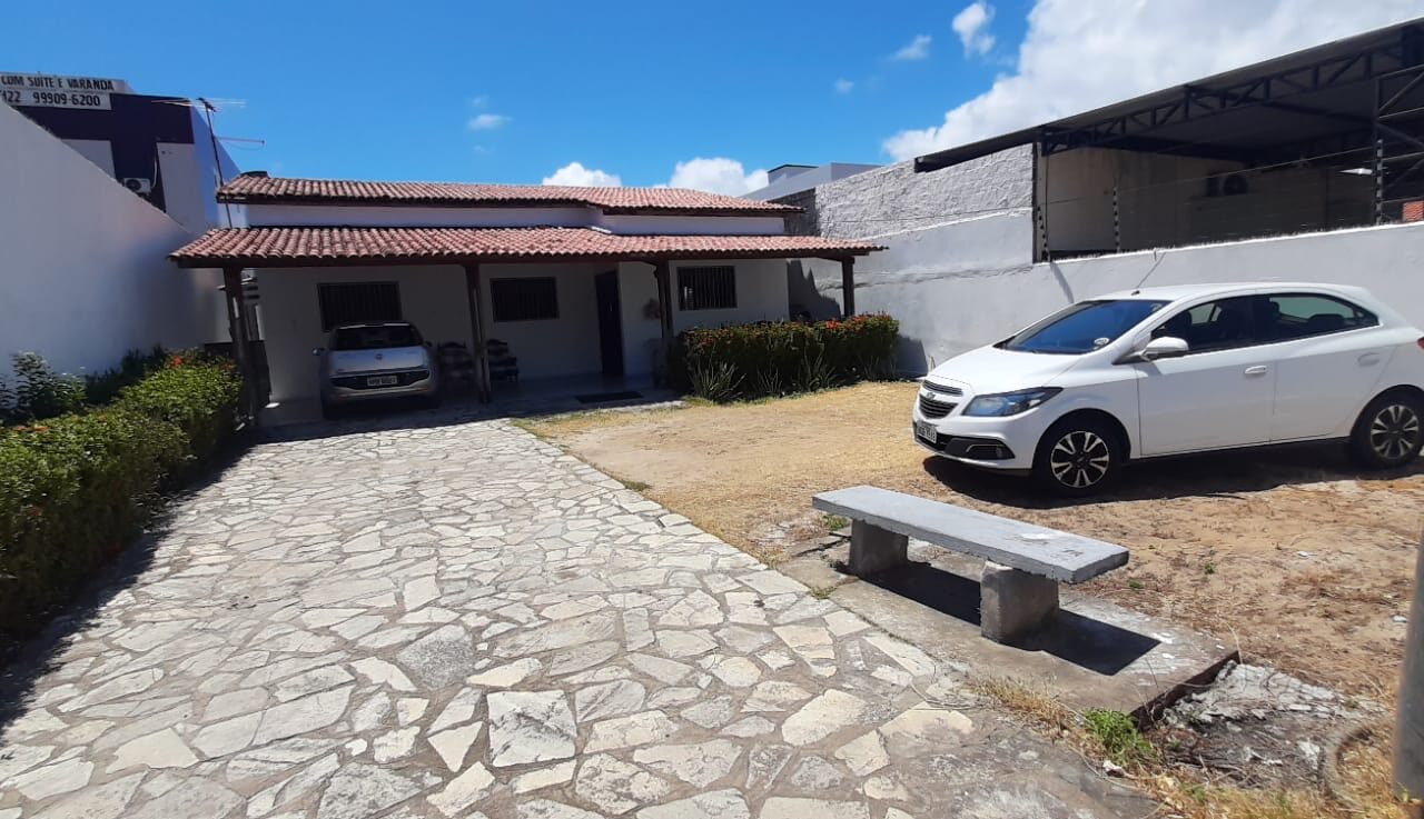 Casa no Bessa a 800m da praia