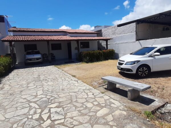 Casa no Bessa a 800m da praia