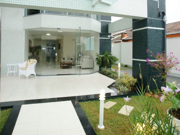 Apartamento 2 dormitórios 80m² 1 vaga Centro Balneario Picarras/SC