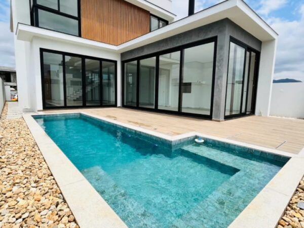 Casa alto padrão com 3 Suites , Piscina, área gourmet,em Porto Belo