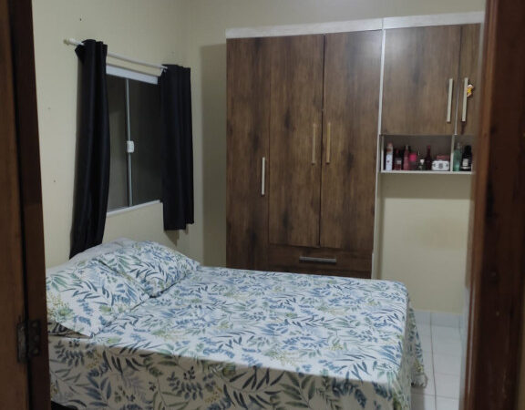 Casa com 5 Quartos , garagem, sacada e quintal, no Bairro Pedregulho. Guaratinguetá