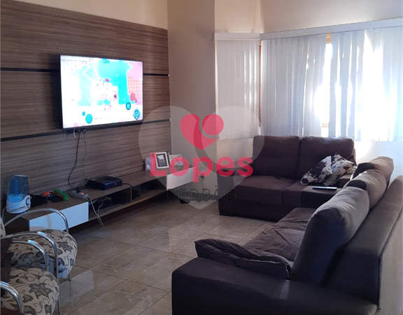 Casa de 3 quartos, 223m² no bairro Vila Antonieta I, em Lençóis Paulista