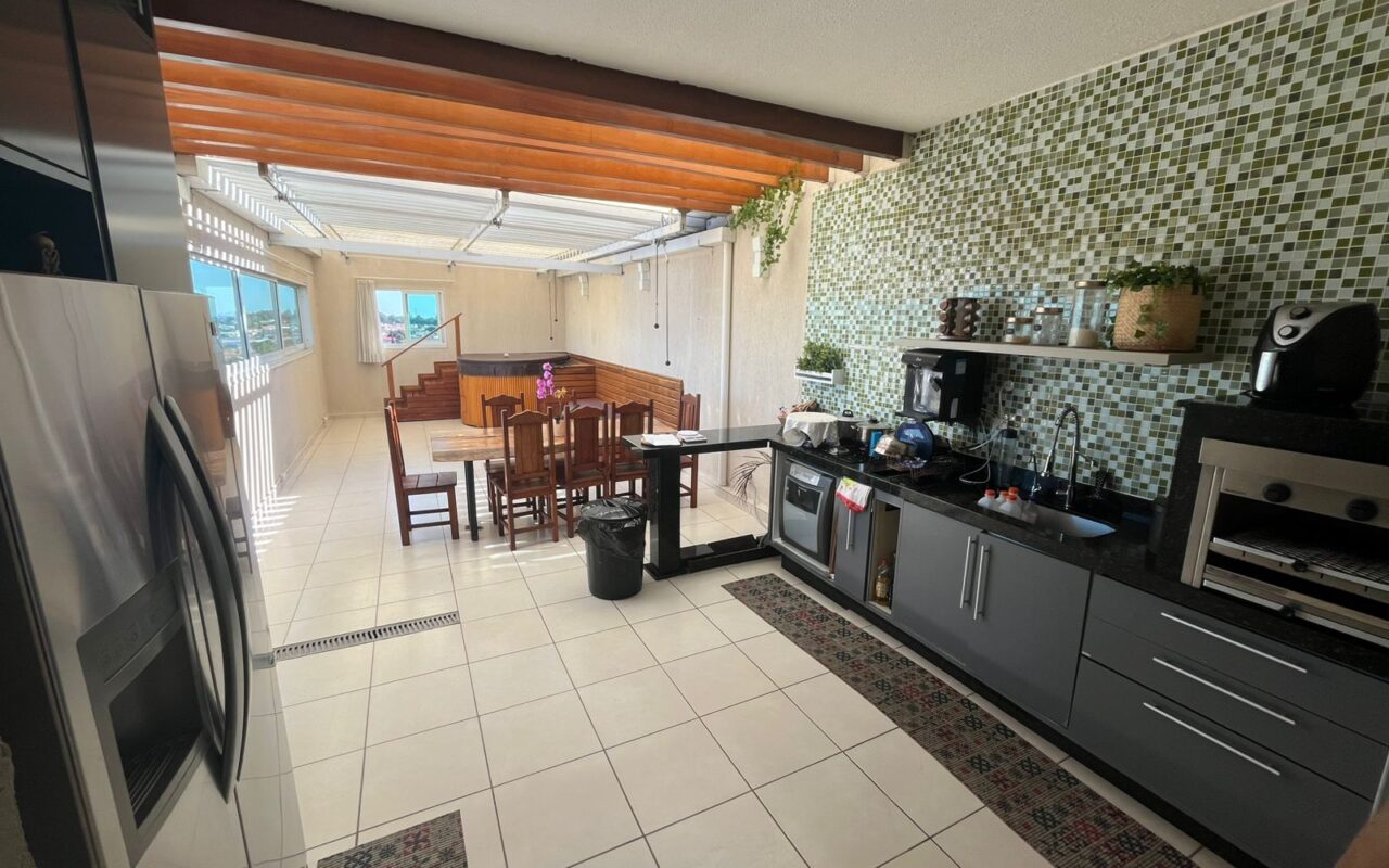 Magnífica Cobertura duplex em Rancho Fundo,ITÚ,com 3 Quartos , 4 Vagas, vista indevassável