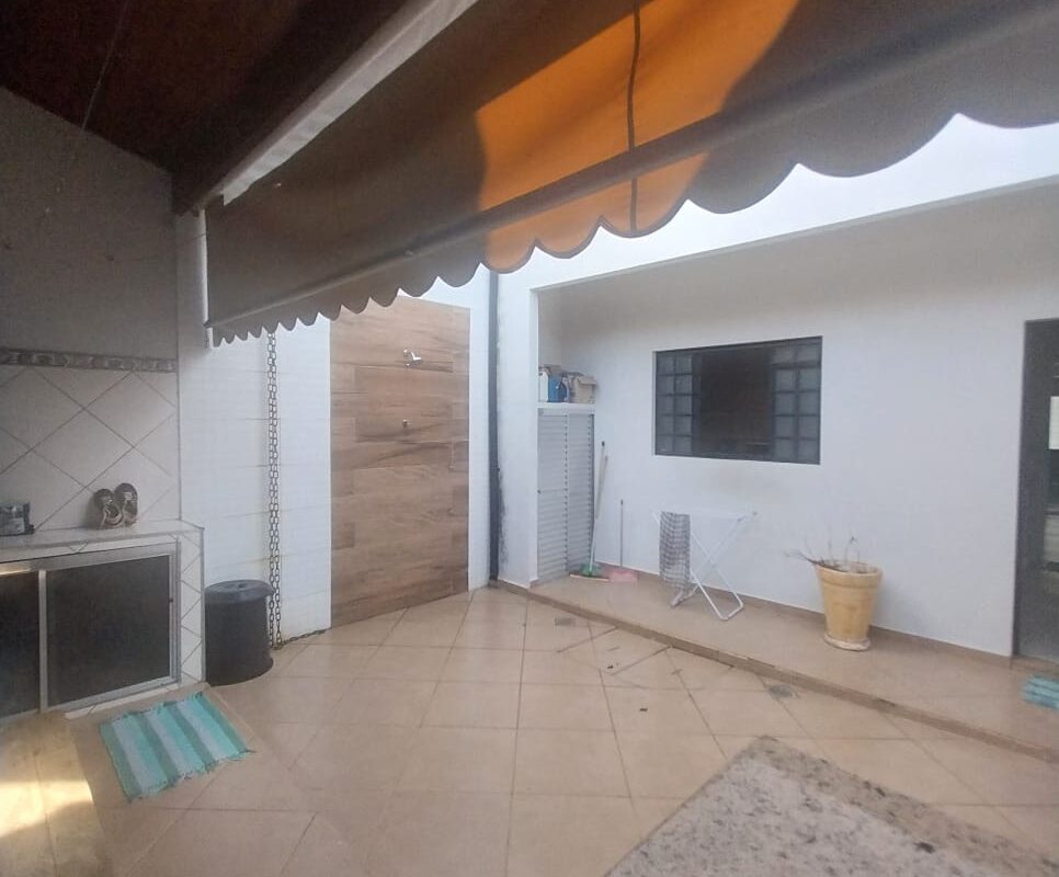Excelente casa á venda ,quintal com churrasqueira , bairro Santa Rita em Guaratinguetá/SP