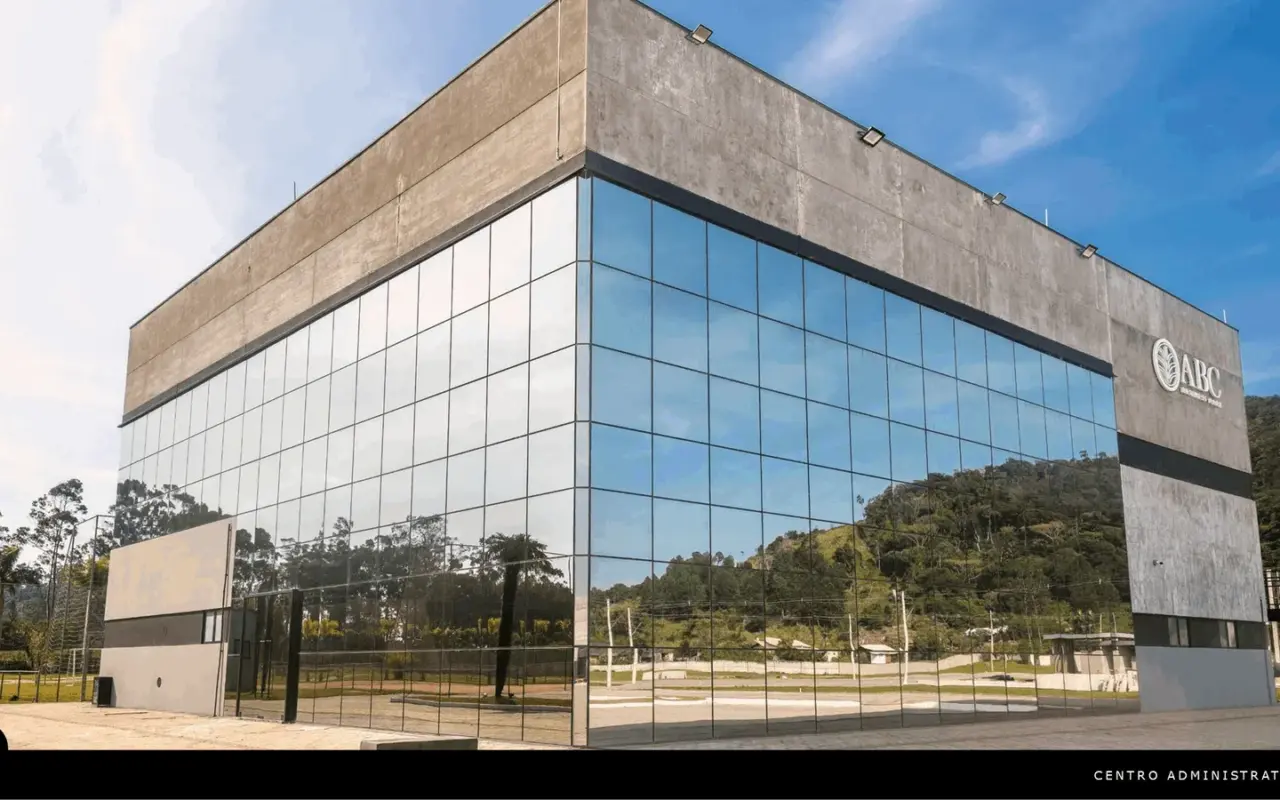O Epicentro da Estratégia Logística: Galpão Premium com Heliponto e Conectividade