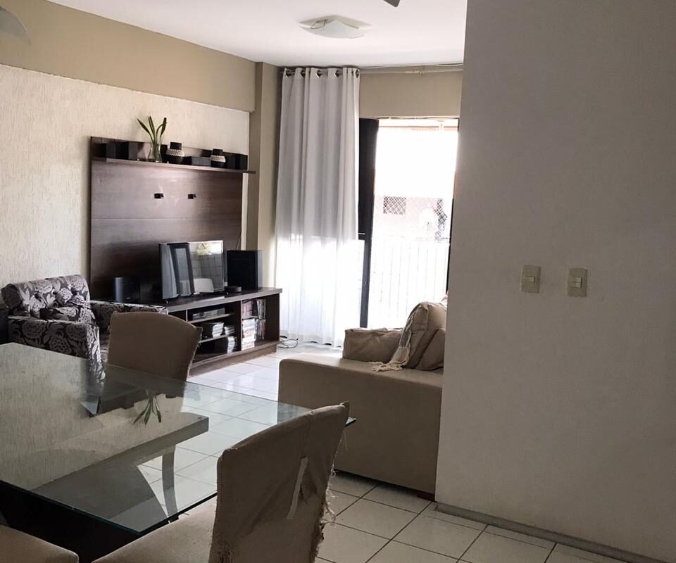 Apartamento em Manaíra . Com varanda e vista parcial do mar. Dependência