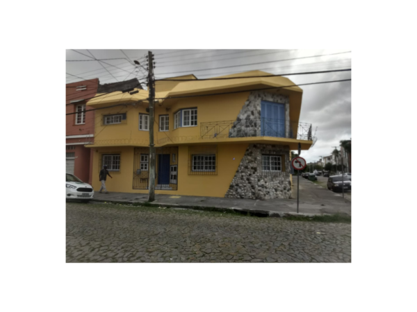CASA NO CENTRO PRÓPRIO PARA CLINICA OU MORADIA, Sobrado com estacionamento próprio