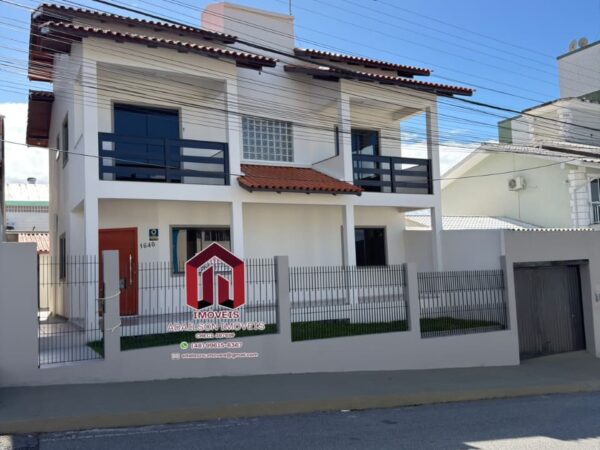 Casa com edícula , churrasqueira. SAO JOSÉ -SC  – Completa, Reformada e Pronta para Morar!