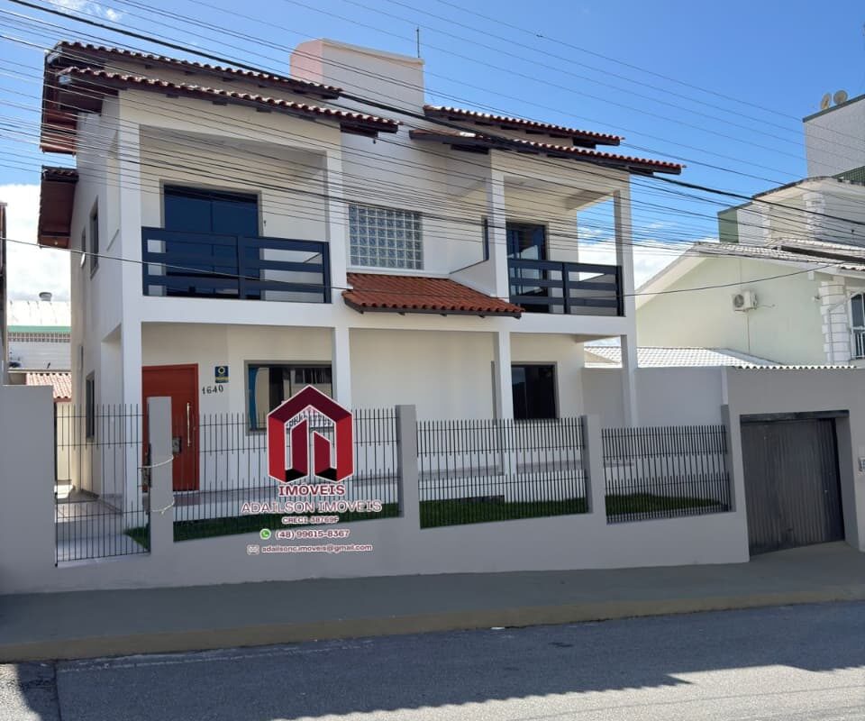 Casa com edícula , churrasqueira. SAO JOSÉ -SC  – Completa, Reformada e Pronta para Morar!