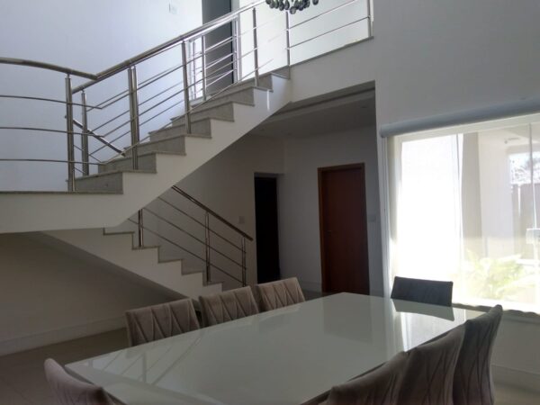 Linda Casa com piscina, churrasqueiras, 4 Vagas de Garagem, no Bairro Bela Vista 2