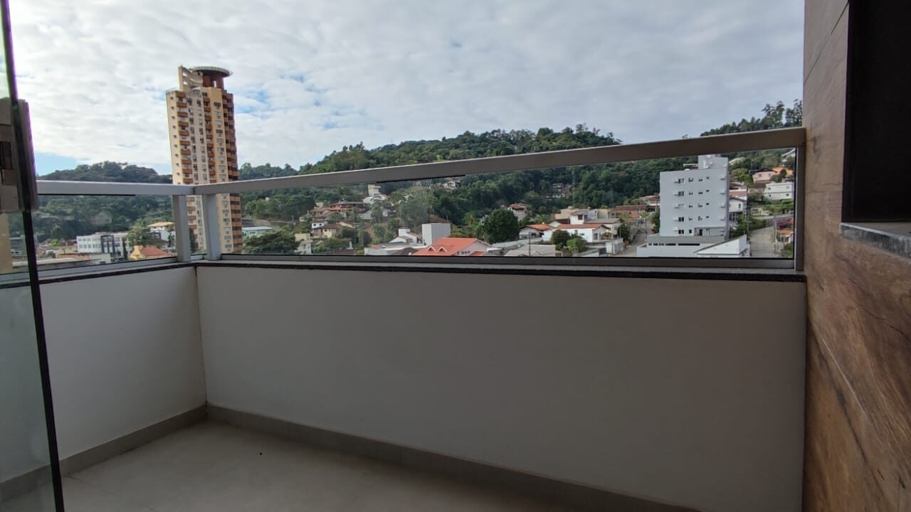Apartamento com 2 quartos perto da Vila Germanica com Sacada e Churrasqueira