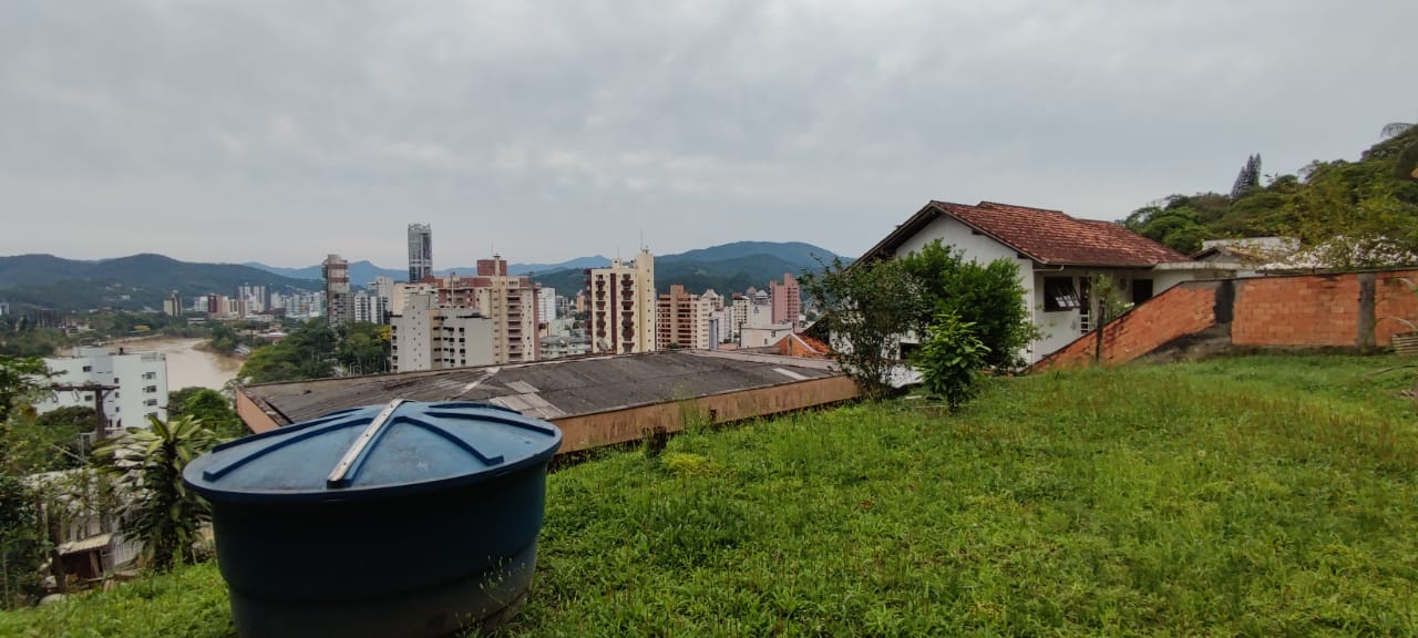 Casa em Blumenau,  ponta aguda. Terreno de 951 mts2. 4 Quartos. Vista maravilhosa