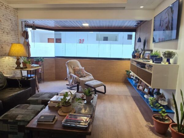 Vende-se apartamento em excelente localização no bairro de Manaira