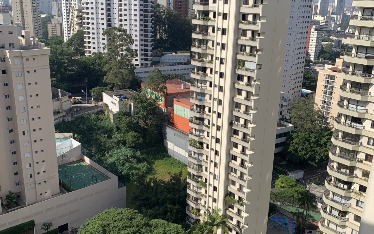 Vendemos no Morumbi apartamento com 116 mts2. 3 Quartos e 2 Vagas de Garagem