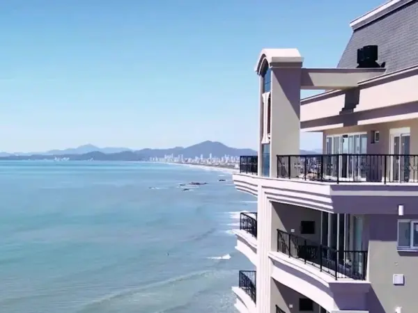 Apartamento com suíte na praia da armação em Penha-SC