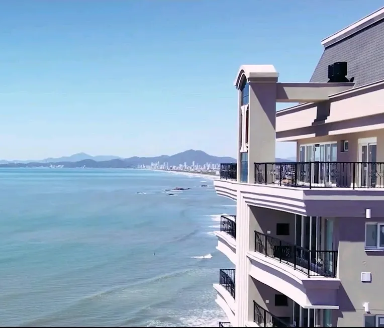 Apartamento com suíte na praia da armação em Penha-SC