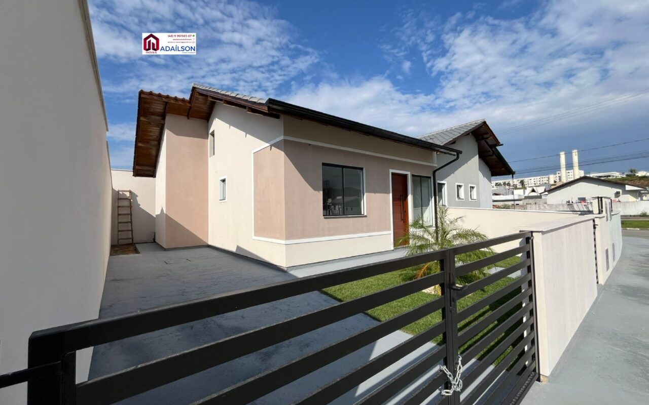 CASA COM UM SUÍTE TERRENO DE ESQUINA – AMPLO ESPAÇO MUITO BEM LOCALIZADA