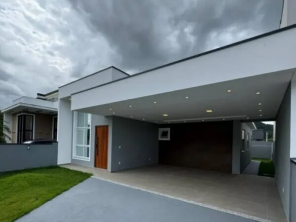 Casa com 3 Quartos e 2 banheiros à Venda, 116 m² por R$ 749.900