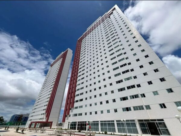 Apartamento de 3 Quartos+ Dependência de Empregada.2 Vagas de Garagem. No Altiplano