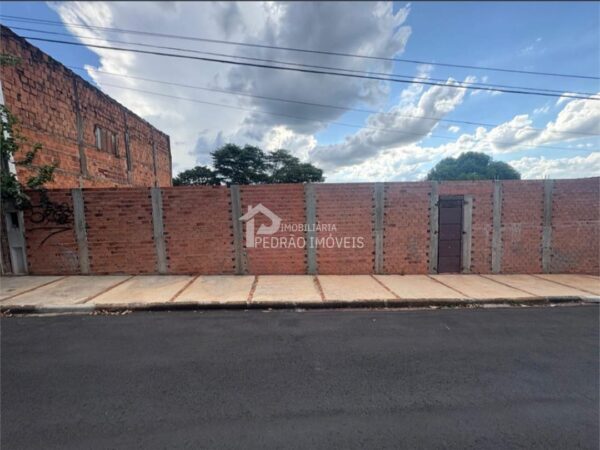 Lote/Terreno de 609m² no bairro Vila Mamedina, em Lençóis Paulista