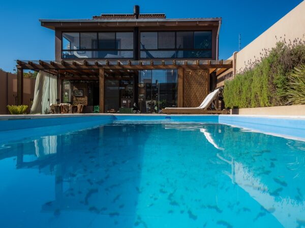 CASA DE ALTO PADRÃO, Seu Paraíso Exclusivo na Praia do Laranjal, as fotos falam por si