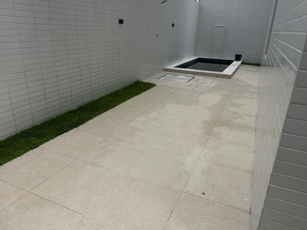 Apartamento no bairro Bessa térreo com piscina