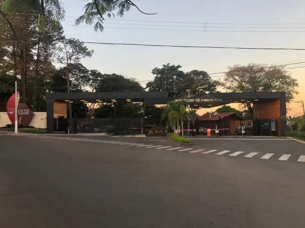 Casa em condomínio fechado em Americana SP, 3 suítes, piscina e segurança 24h