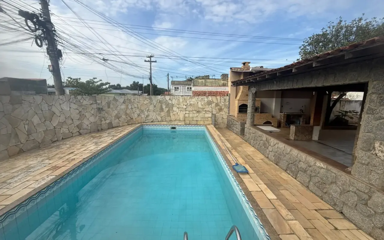 Casa Ampla a 500m da Praia com Piscina e Edícula – Cidade Nova / Iguaba Grande