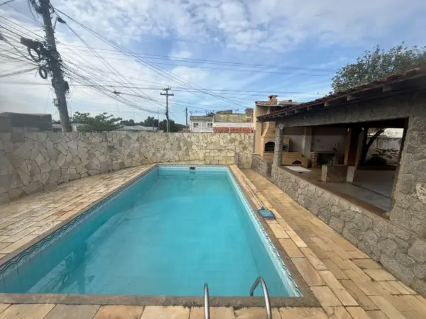 Casa Ampla a 500m da Praia com Piscina e Edícula – Cidade Nova / Iguaba Grande