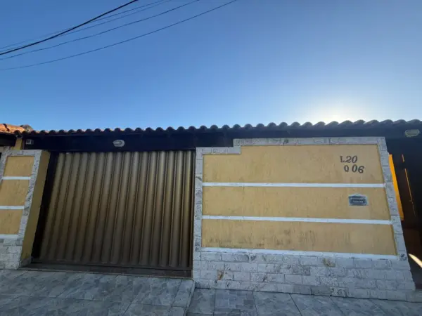 CASA À VENDA COM PISCINA – R$ 400.000