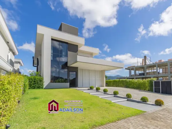 CASA A VENDA EM Condomínio Fechado Yacht & Golf Clube  Reserva Camboriú SC Brasil