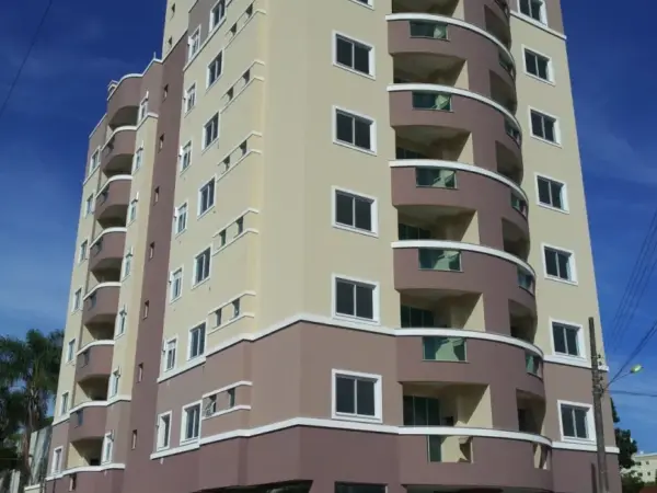 Ampla Sala Térrea com 130m² no Edifício Dom Henrique. Camboriú