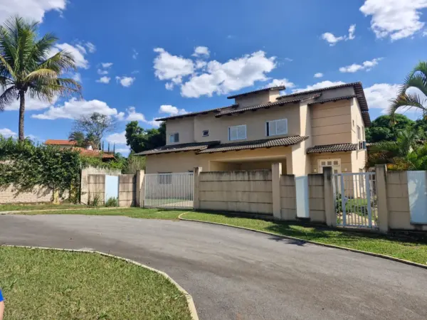 OPORTUNIDADE NO PARK WAY: CASA AMPLA EM LOTE DE 2.500 M²